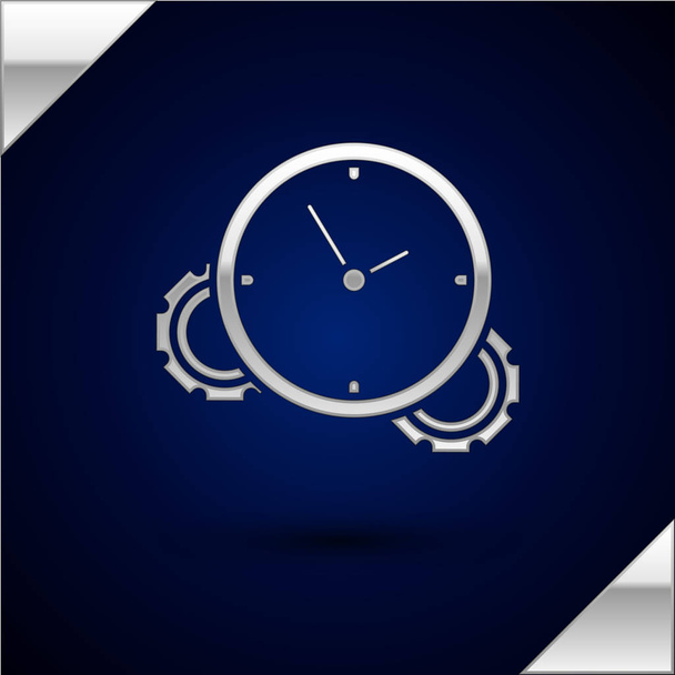 シルバータイム管理アイコンは、濃い青色の背景に分離されています。時計とギアサイン。生産性記号。ベクトルイラストレーション - ベクター画像
