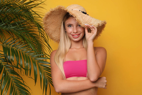 Pretty young woman wearing stylish bikini on orange background - Foto, Imagem