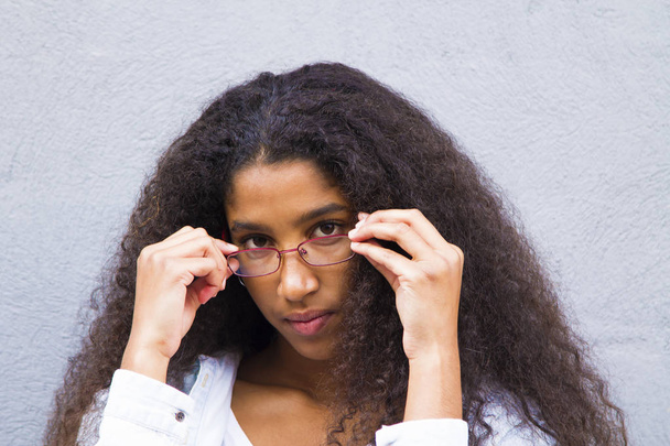 afro girl with glasses - Фото, изображение