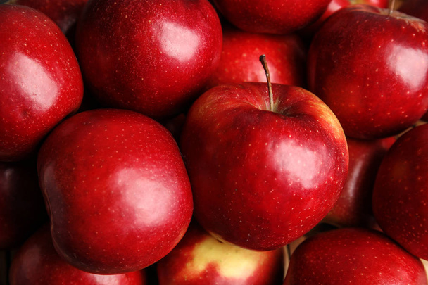 Many ripe juicy red apples as background, closeup - Foto, immagini