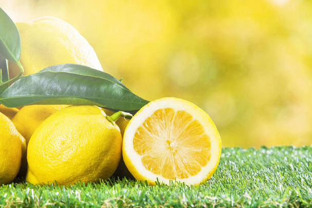lemons with leaves on background - Zdjęcie, obraz