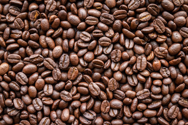 Бурый жареный кофе в зернах фон  - Фото, изображение