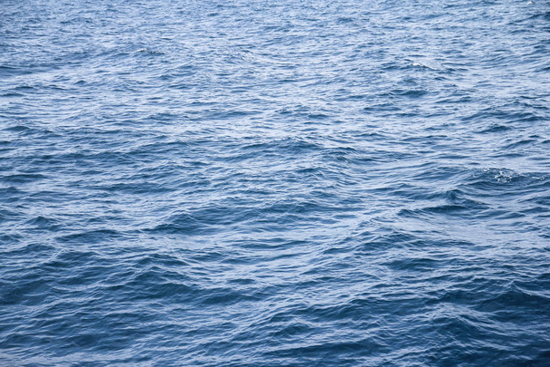 Adrianmeren veden tausta. Sininen vesi abstrakti
. - Valokuva, kuva
