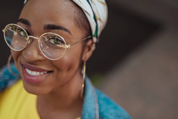 Happy young afro-american woman in glasses outdoors - Foto, afbeelding
