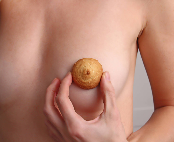 Female breast and female nipple. Unusual humor, illusion, surrea - Фото, зображення
