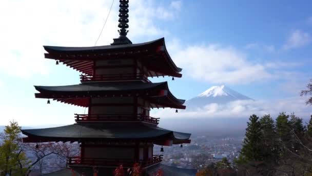 Vyhlídkové záběry nádherné tradiční japonské pagody - Záběry, video