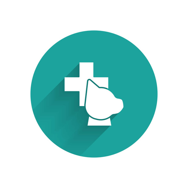 Біла ветеринарна Клініка символ ікона ізольована з довгою тінню. Хрест з собакою ветеринарної допомоги. Pet знак першої допомоги. Кнопка "зелене коло". Векторна ілюстрація - Вектор, зображення
