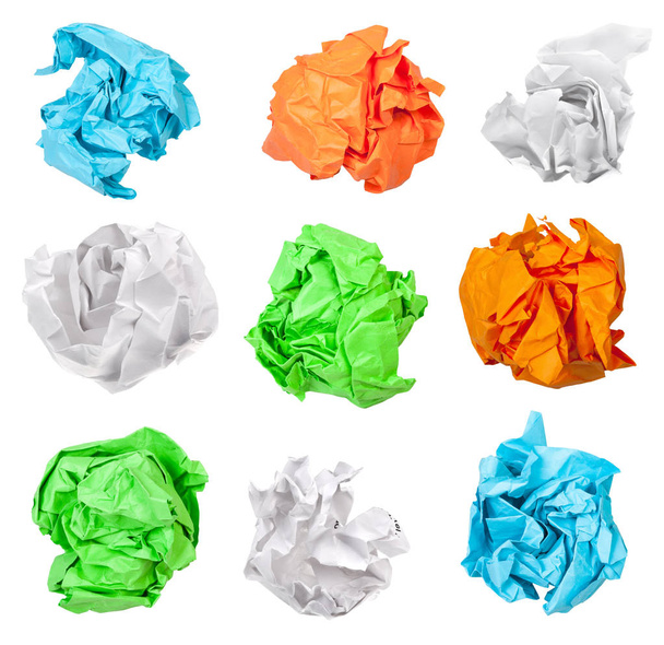 diverses boules de papier froissées isolées sur blanc
 - Photo, image