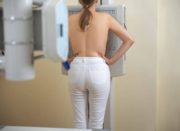 Young woman having mammography scan at hospital - Foto, Imagem