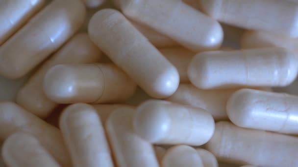 Macro close-up van roterende capsules, apotheek achtergrond - Video
