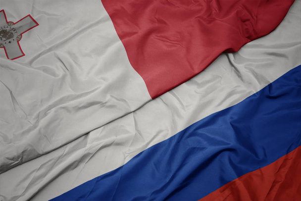 acenando bandeira colorida da Rússia e bandeira nacional de malta
. - Foto, Imagem