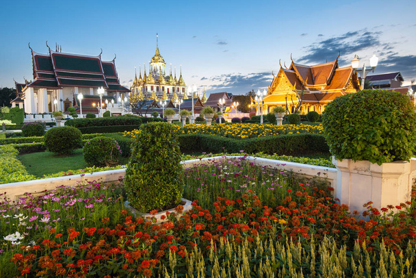 Královský pavilon Maha Chetsadabodin a Wat Ratchanatdaram nebo Loha - Fotografie, Obrázek