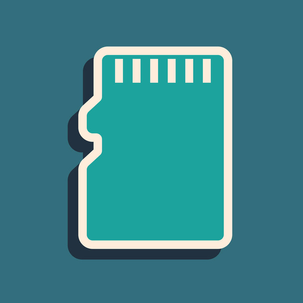 Ikona paměťové karty zeleného Micro SD je izolovaná na modrém pozadí. Dlouhý styl stínu. Vektorová ilustrace - Vektor, obrázek