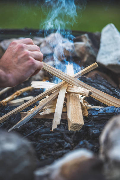 Making a bonfire: Small flame on a camping trip, adventure outdo - Foto, immagini