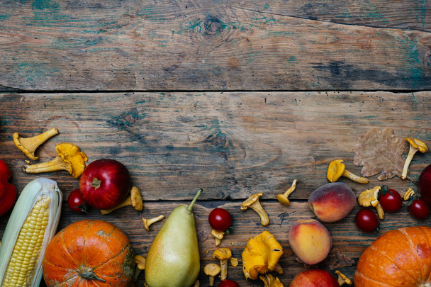 Herfst seizoensgroenten en-fruit (pompoen, peer, appels, co - Foto, afbeelding