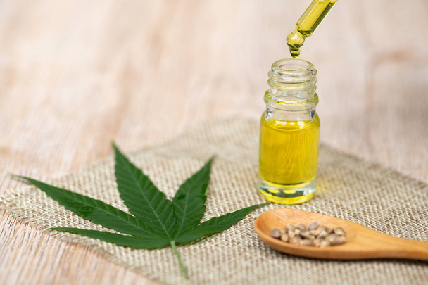 Konopný olej, lékařské marihuany produkty včetně list, c - Fotografie, Obrázek