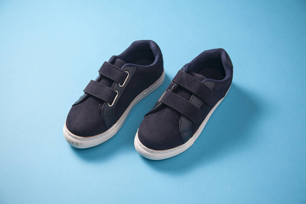 gris lindo repuesto de bebé niño zapatillas de deporte
 - Foto, Imagen