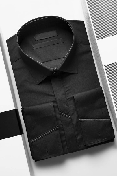 Een hoge kwaliteit zwarte klassieke man's shirt  - Foto, afbeelding