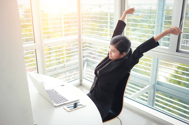 beautiful businesswoman stretch onesel - Фото, зображення