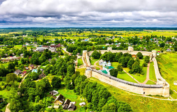 Fortezza di Izborsk nell'Oblast 'di Pskov in Russia
 - Foto, immagini