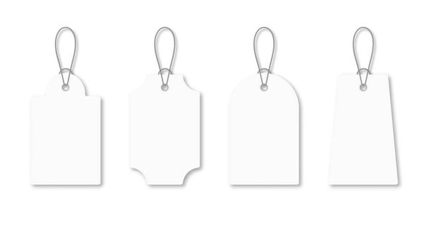 Joukko tyhjiä valkoisia tunnisteita köydellä. Valkoinen ostoksia etiketit ja hintalaput eri muotoisia. Mockup ja malli paperin hintalappu
 - Vektori, kuva