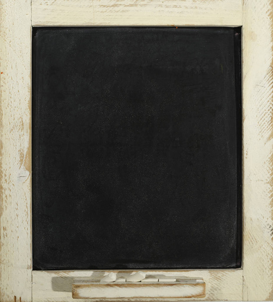 blank slate blackboard and chalk  - Foto, imagen