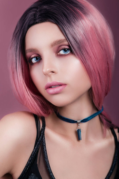 Fashion beauty portrait girl with pink hair and make-up , Glamour beautiful model in checker. Luxury fashionable style - Foto, Bild