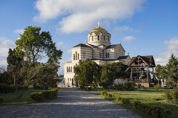 Crimea. Sevastopol Historical and archaeological reserve "Tauric Chersonesos". Cathedral of St. Vladimir - Foto, afbeelding