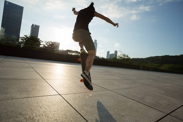Skateboarder skateboarding at sunrise city - Фото, изображение