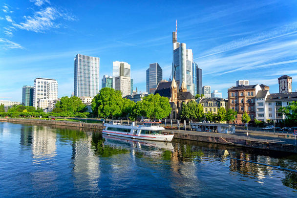 Frankfurt skyline au soleil
 - Photo, image