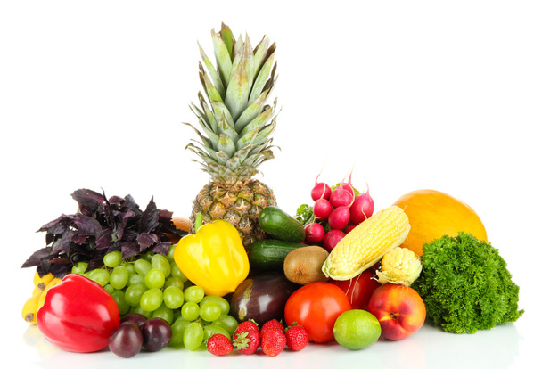 διάφορα φρούτα και λαχανικά που απομονώνονται σε λευκό - Φωτογραφία, εικόνα