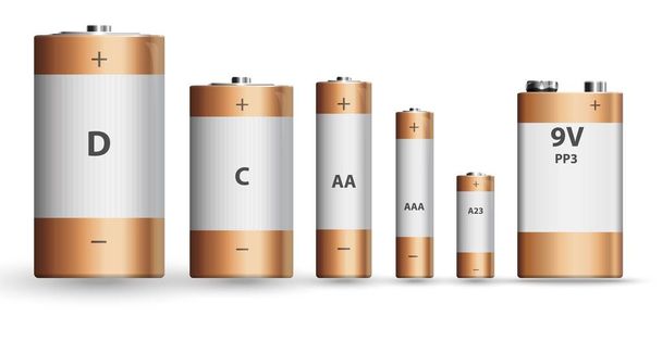 Conjunto de baterías alcalinas realistas de oro blanco y negro, tipos difrentes aislados sobre fondo blanco. Ilustración vectorial
 - Vector, imagen