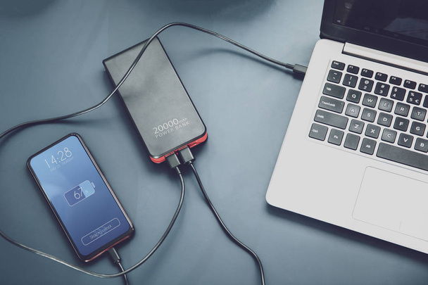 Powerfull power bank charges two devices at one time via USB-C connection - Foto, Imagen