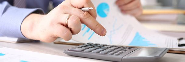 Calculating Finance Budget Tax Report Process - Foto, Bild