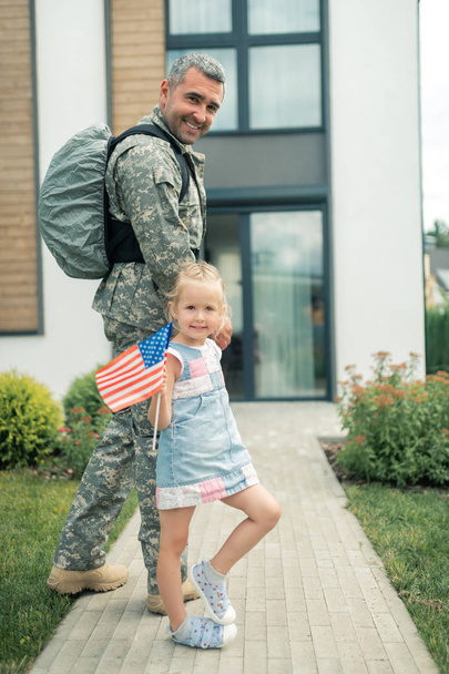 American serviceman returning home going to house with daughter - Foto, Imagen