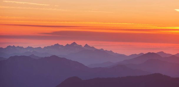 Krásný vrchol hory v Severním kaskádovém pohoří, Washington / USA - Fotografie, Obrázek