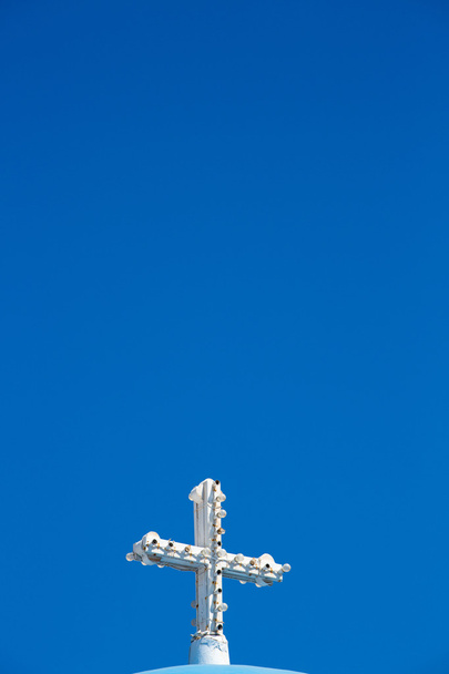 Cruz Ortodoxa com lâmpadas
. - Foto, Imagem