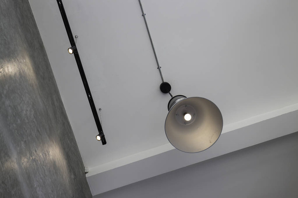 最低の部屋の様式のための電球の設計 - 写真・画像