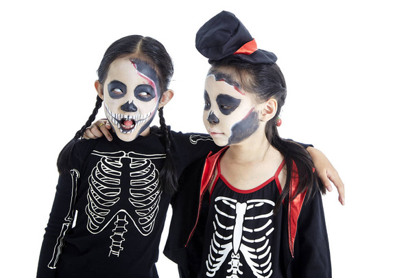 Asijské děti s nátěrem na obličeji a na Halloween - Fotografie, Obrázek