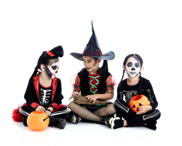 Halloween Party az ázsiai csoport gyermekei - Fotó, kép
