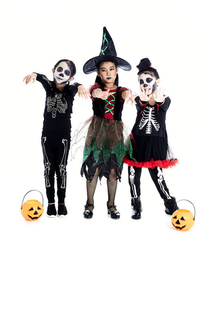 Halloween party with asian group children - Valokuva, kuva
