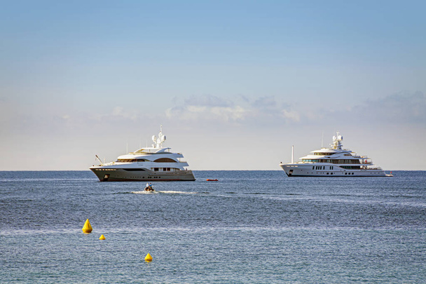 Sea bay marina with yachts and boats in Cannes - Photo, Image