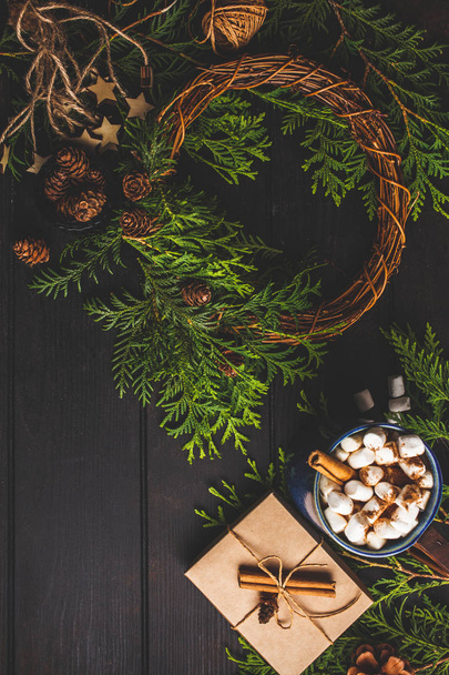 Christmas composition on dark background. Christmas wreath - Foto, Bild