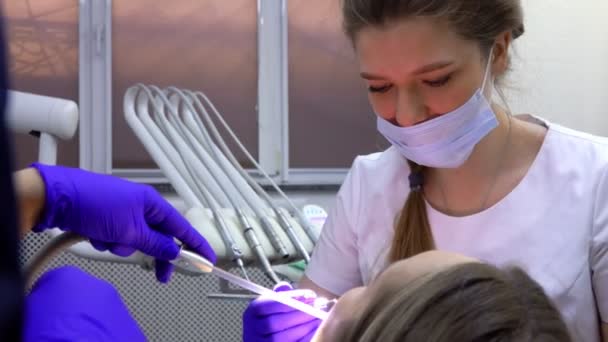 Dentist checks condition of the patients teeth - Video, Çekim