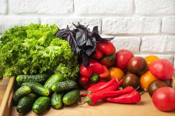 Various vegetables and salad leave - Фото, зображення
