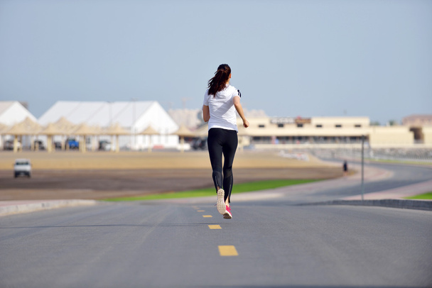woman jogging at morning - Fotoğraf, Görsel