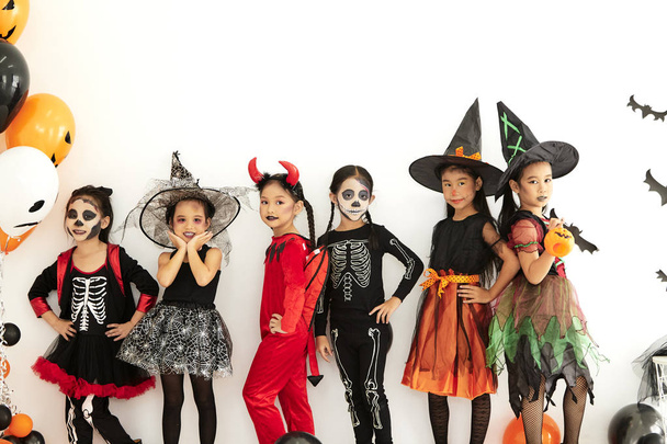 Halloween párty malé děti doma - Fotografie, Obrázek