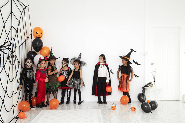 Halloween párty malé děti doma - Fotografie, Obrázek