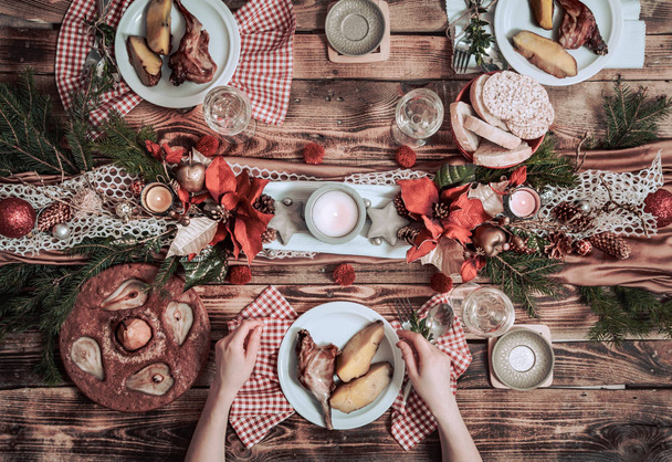 Flat-lay of friends hands eating and drinking together. Top view of people having party, gathering, celebrating together at wooden rustic table - Φωτογραφία, εικόνα