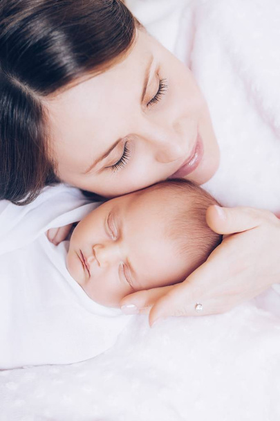 Cute baby girl with mother  at home   - Foto, Bild